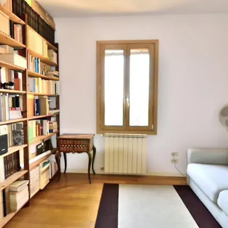 Appartement Savorgnan Tricamere Con Terrazza Venetië