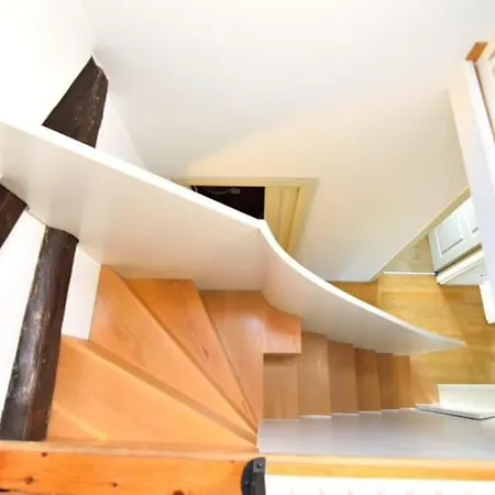 Savorgnan Tricamere Con Terrazza 아파트