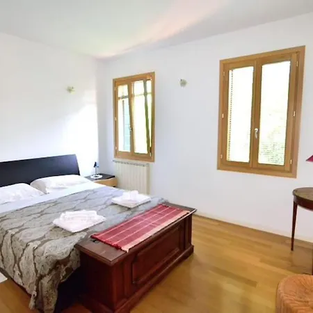 Savorgnan Tricamere Con Terrazza 아파트